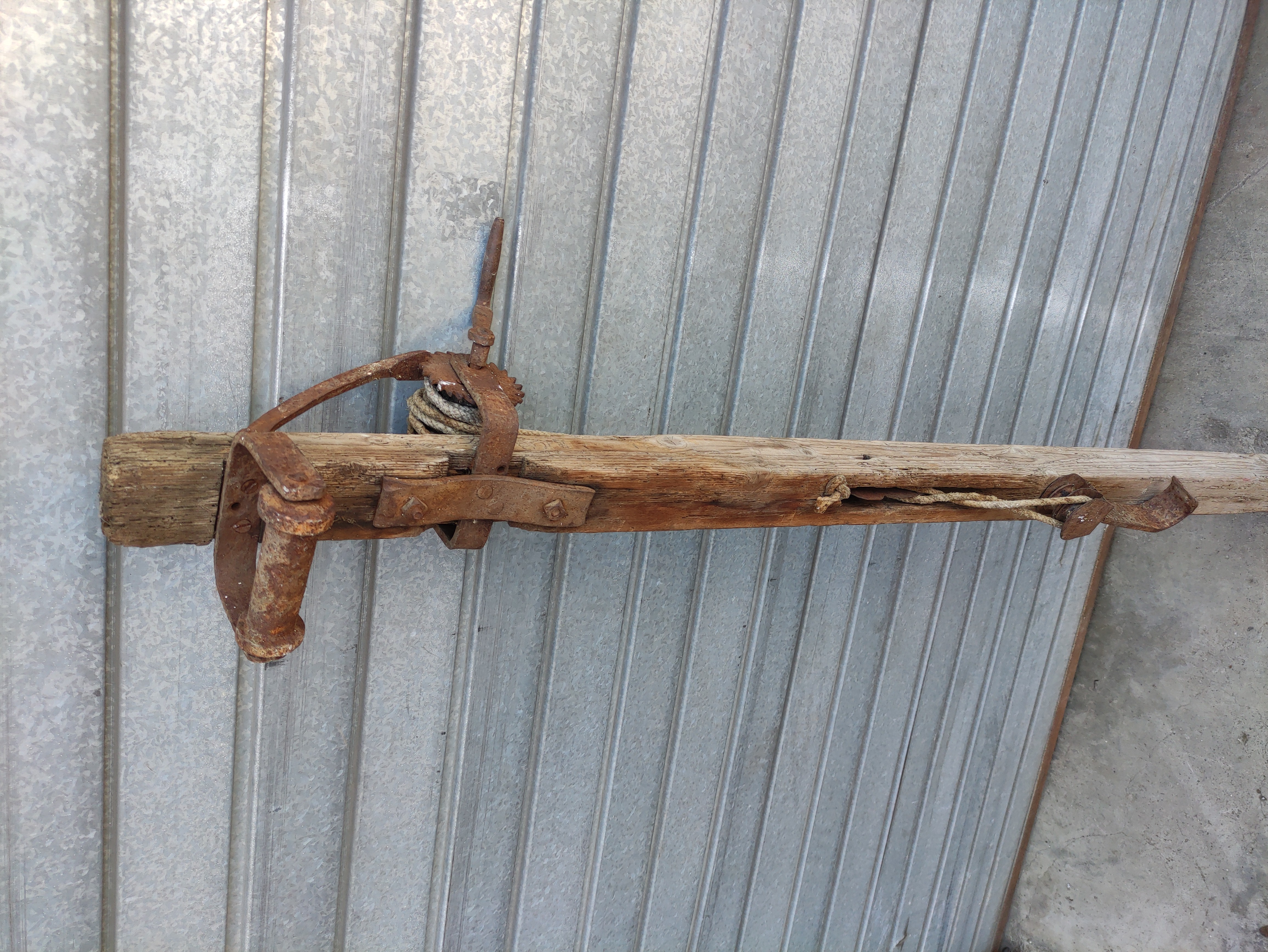 poste tensor polea madera hierro 169x6_5-23x6_5-28 1u